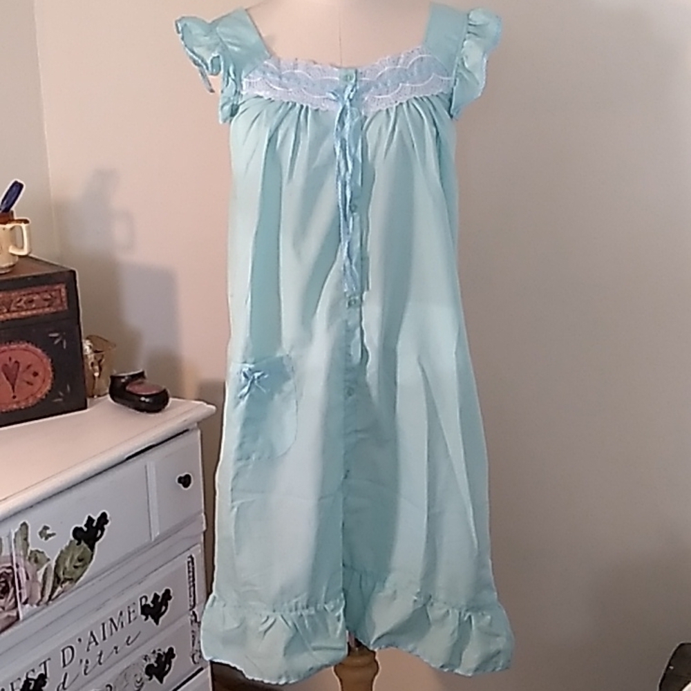 Nucci Intimates medium grandma 👵 Grannycore chic gown